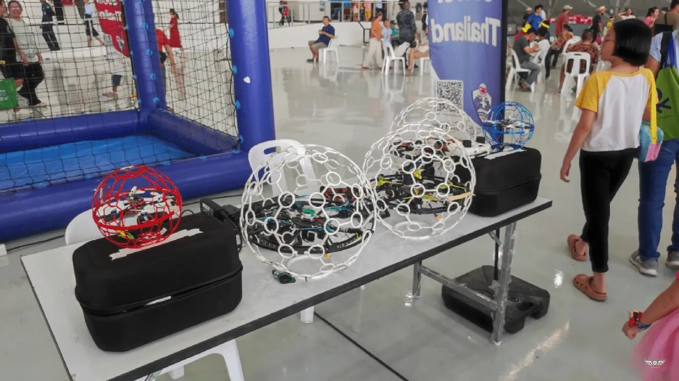 กิจกรรมทดลองบิน Drone Soccer ในงานวันเด็กแห่งชาติ ณ พื้นที่โรงเก็บ บ. ฝูงบิน 601 กองบิน 6 2024