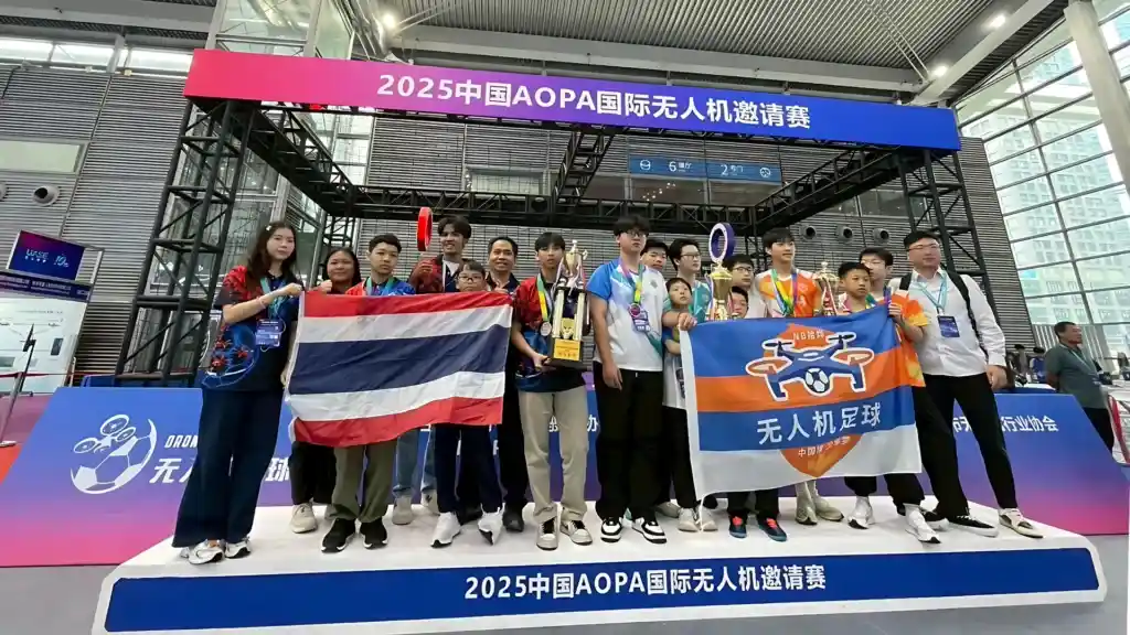 ค่ายอบรมเเละเเข่งขันโดรน