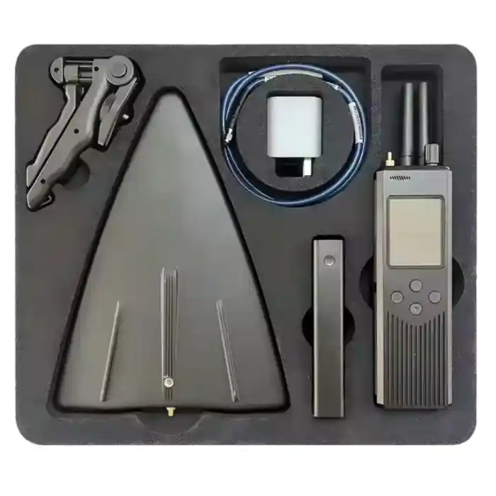 เครื่องตรวจจับโดรน DJI แบบมือถือ พร้อมฟังก์ชันเตือนภัยและป้องกัน (433MHz–5.8GHz, ระยะ 1–2 กม., แบตฯ 6 ชั่วโมงขึ้นไป)